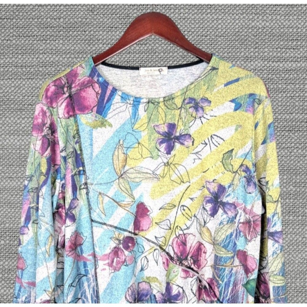 Jess & Jane Top XL Gray Multicolor Artsy Floral Pocket Soft Stretch Knit